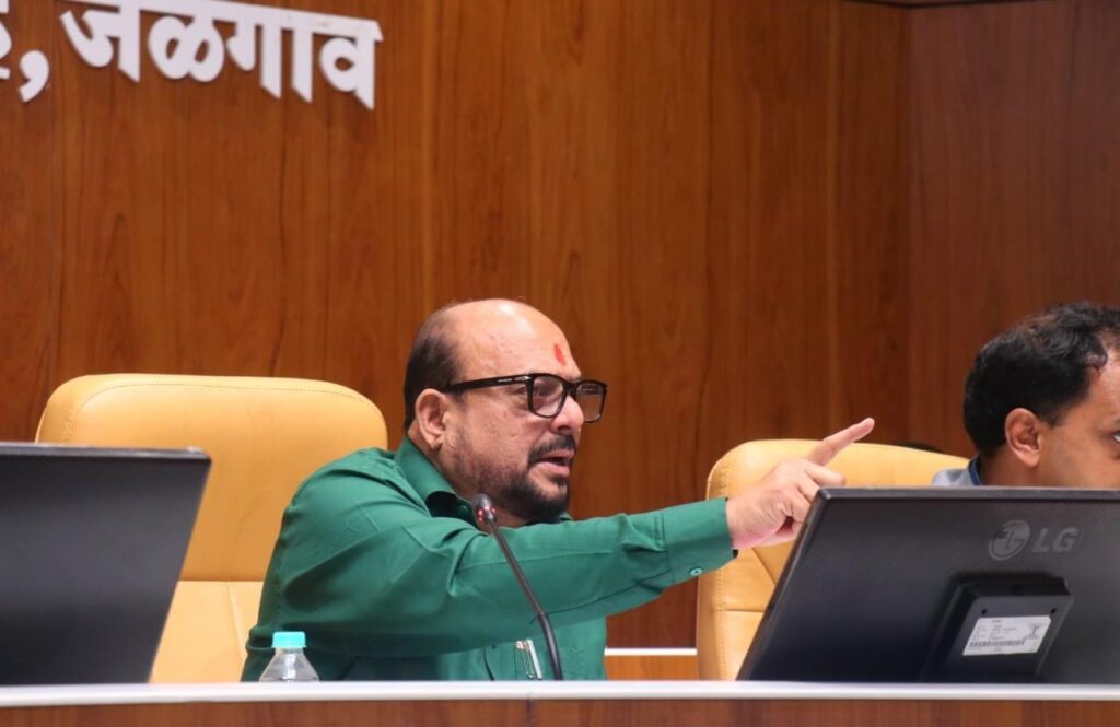 ⭕ *महावितरण कंपनीच्या विविध योजनांची प्रलंबीत कामे तात्काळ पूर्ण करावीत* – *पालकमंत्री गुलाबराव पाटील* *पालकमंत्री गुलाबराव पाटील म्हणाले की अतिवृष्टीत नुकसान ग्रस्त शेतकऱ्यांना मदत वाटप ठरलेल्या कालमर्यादित पूर्ण करण्यात येणार असून निकष बाजूला ठेवून मदत केली जाणार आहे* ⭕