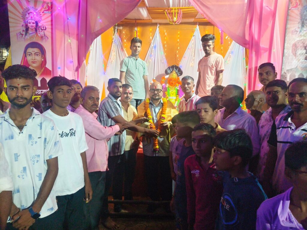 ЁЯФе *рдкрд╛рд│рдзреА – рдзрд░рдгрдЧрд╛рд╡ рдпреЗрдереЗ рд╡рд┐рд╡рд┐рдз рдордВрдбрд│рд╛рдд рджреБрд░реНрдЧрд╛ рдЙрд╕рддреНрд╡ рдирд┐рдорд┐рддреНрддрд╛рдиреЗ рдкрд╛рд▓рдХрдордВрддреНрд░реА рдирд╛.рдЧреБрд▓рд╛рдмрд░рд╛рд╡рдЬреА рдкрд╛рдЯреАрд▓ рдпрд╛рдВрдЪреНрдпрд╛ рд╣рд╕реНрддреЗ рдЖрд░рддреА рд╕рдВрдкрдиреНрди* ЁЯФе